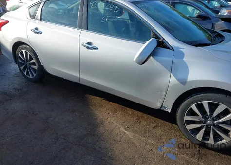 2017 Nissan Altima 2.5 Sv z USA, uszkodzony, nr VIN 1N4AL3AP7HC197824